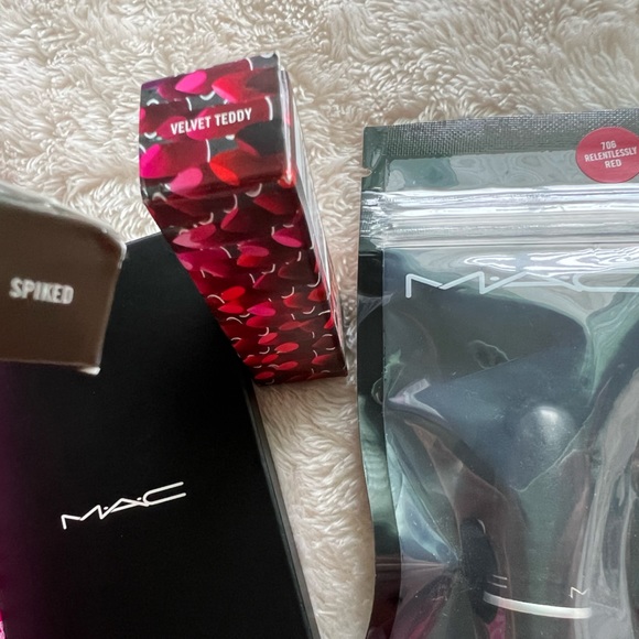 Misc MAC Makeup Bundle - All Brand New - Picture 2 of 2